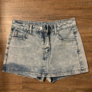 Forever 21 Light Wash Denim Jean Shorts